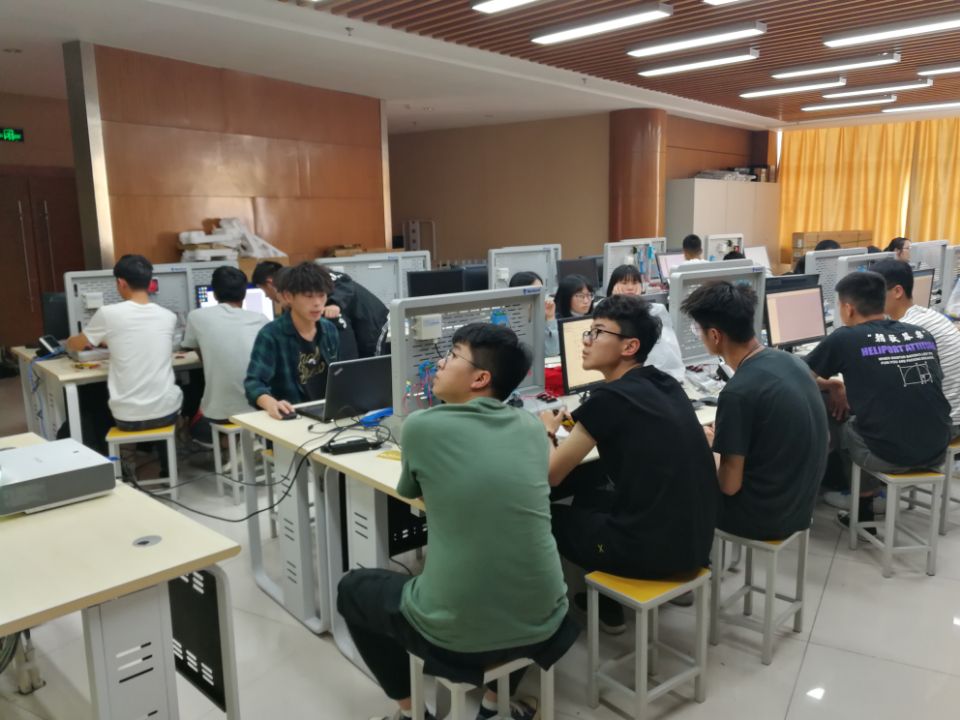 说明: H:\信工学院工作文件\2019年\5月\滨州学院来访-19.5.10\滨州学院来访19.5.10\实验\QQ图片20190515001930.jpg